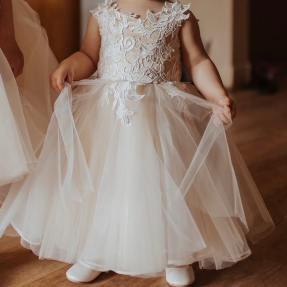 Flower girl dresses - Picture 3 of 4